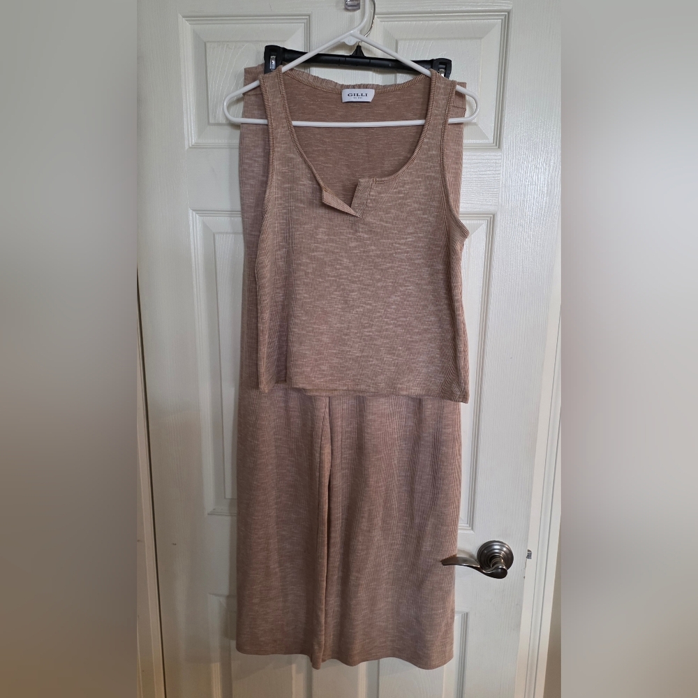 Gilli Taupe Sleeveless Top Small Lounge Pant Medium Set